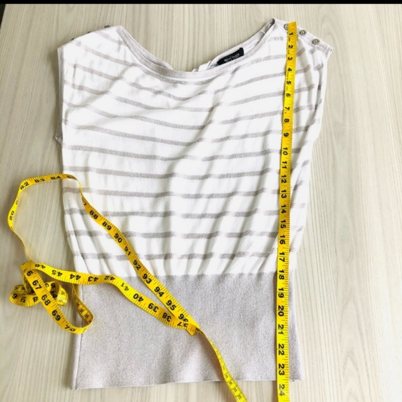 🆕WHBM | Striped Silver & White Key Hole Sweater Blouse Size Small - Picture 5 of 11
